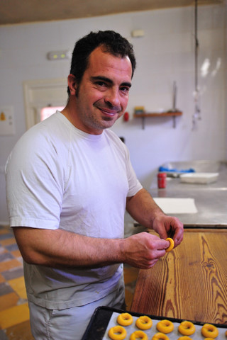 Cartagena traditions, baking the rolls of San Anton